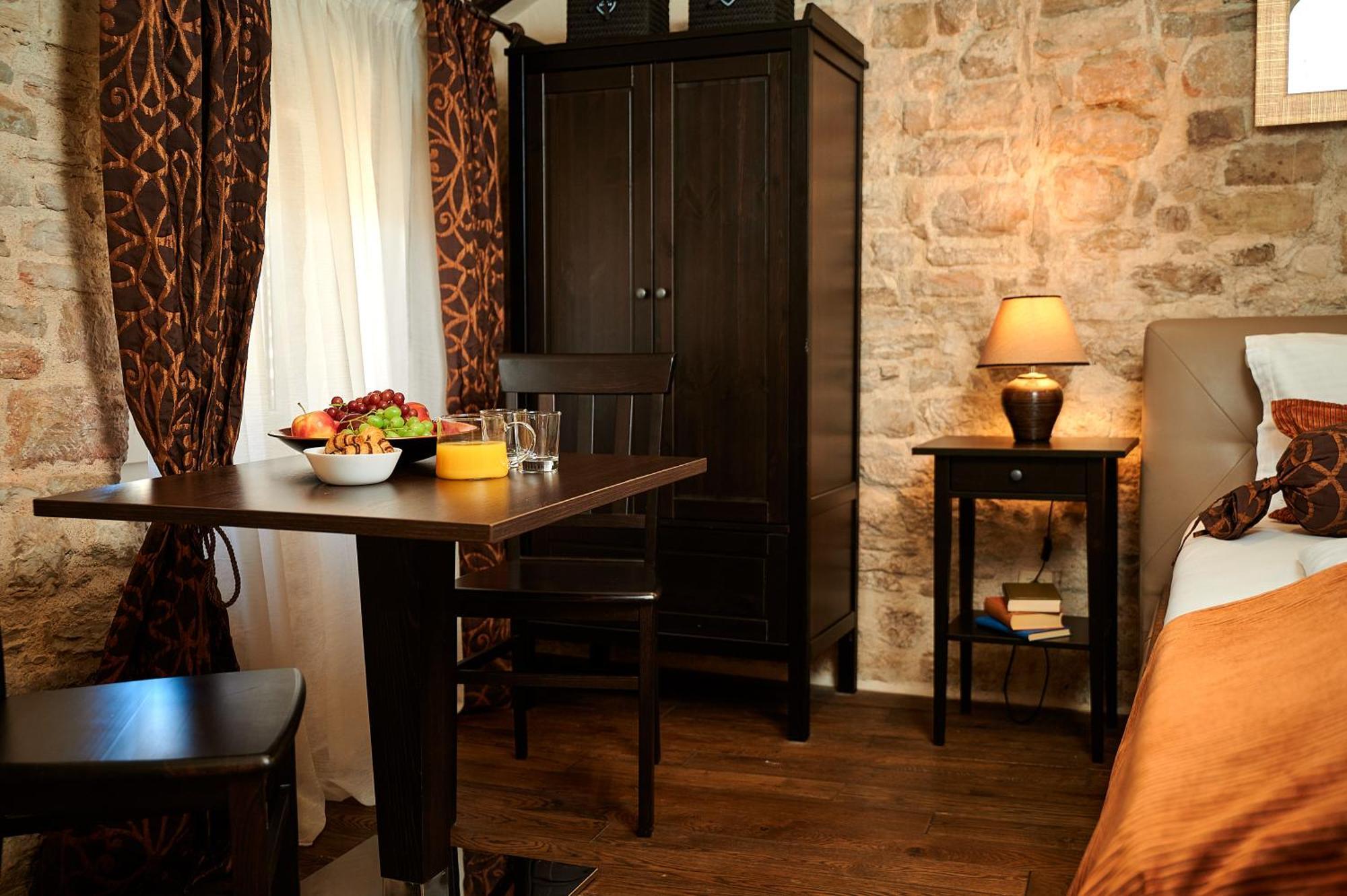 Rustic Apartments Sv Frane In The Old Town シベニク エクステリア 写真